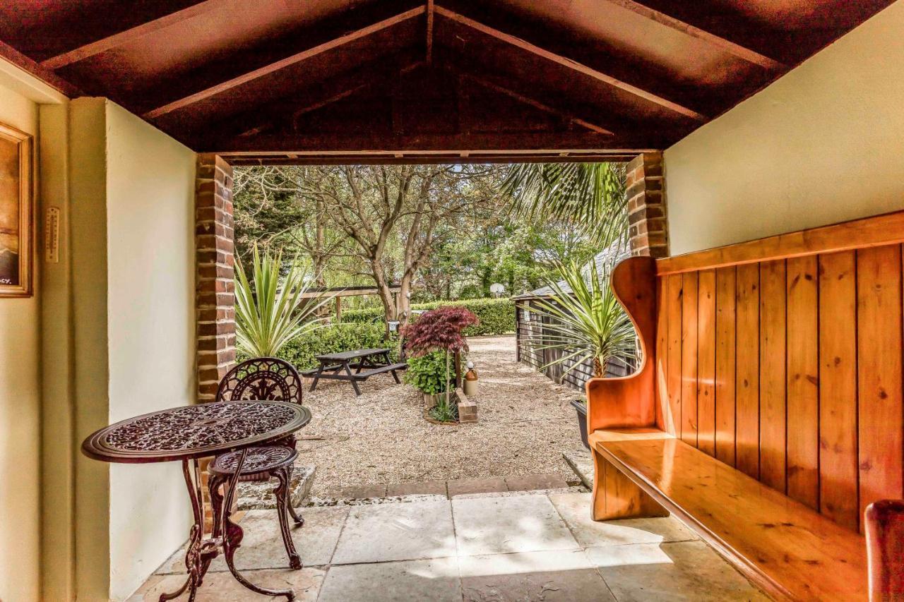 Hunston Mill Self Catering Dog Stay For Free Chichester Buitenkant foto