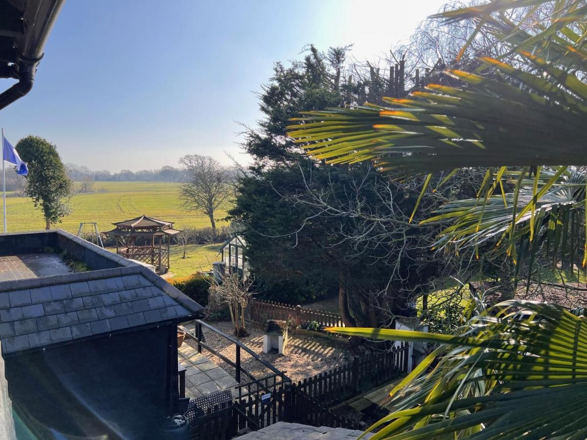Hunston Mill Self Catering Dog Stay For Free Chichester Buitenkant foto