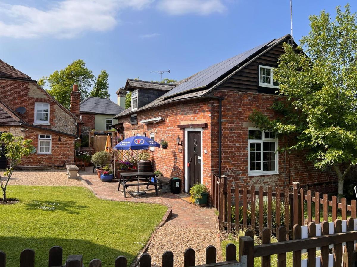 Hunston Mill Self Catering Dog Stay For Free Chichester Buitenkant foto