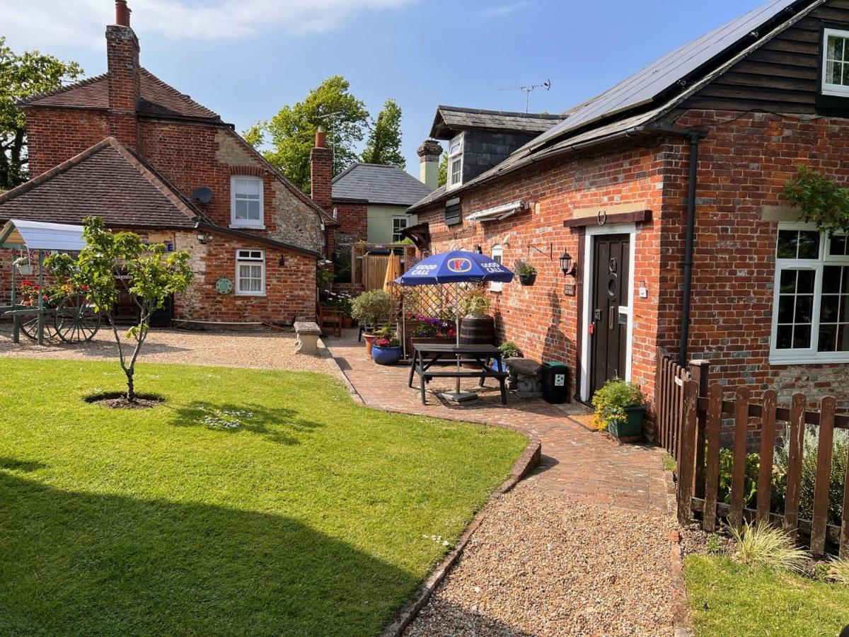 Hunston Mill Self Catering Dog Stay For Free Chichester Buitenkant foto