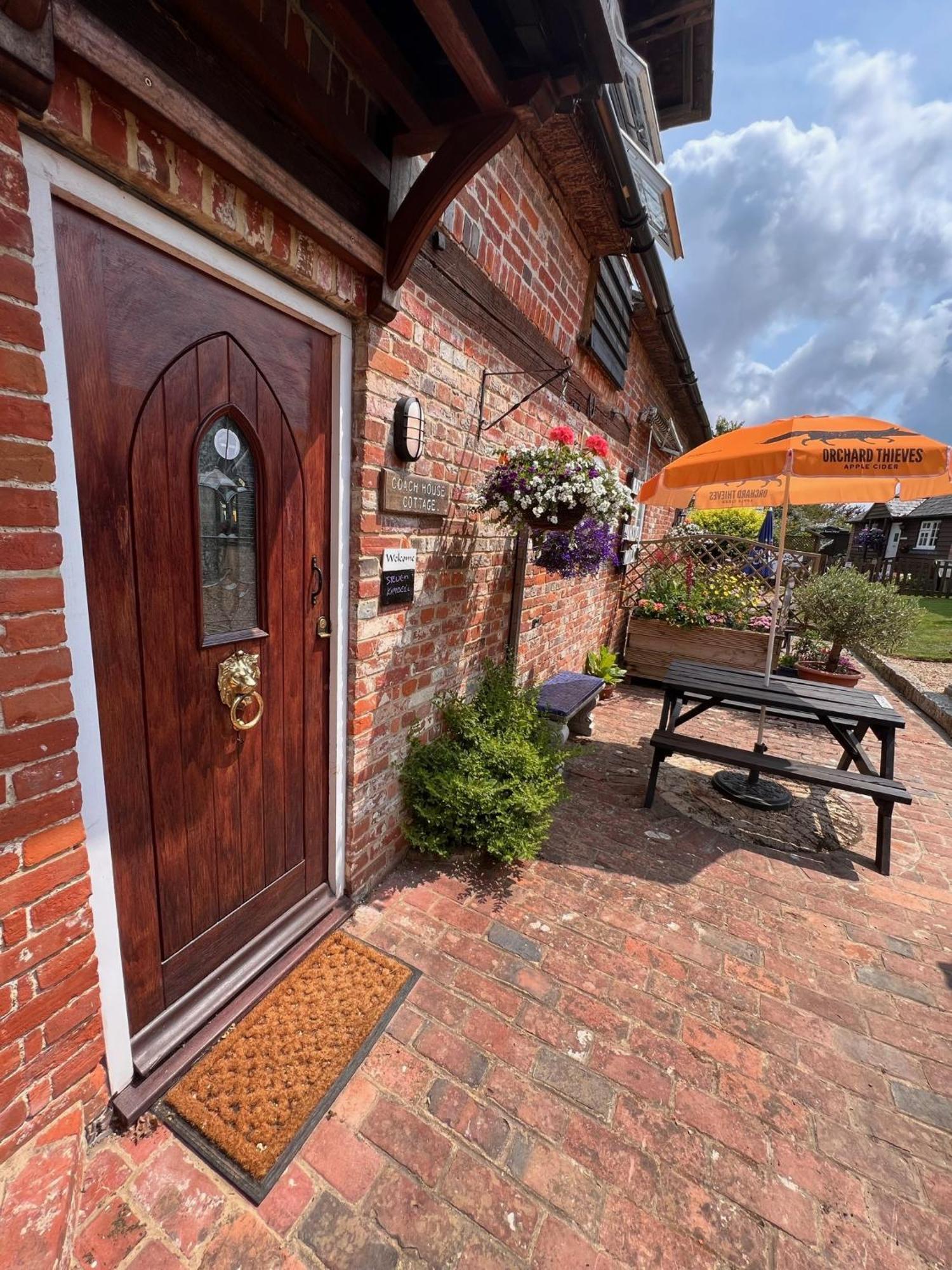 Hunston Mill Self Catering Dog Stay For Free Chichester Buitenkant foto