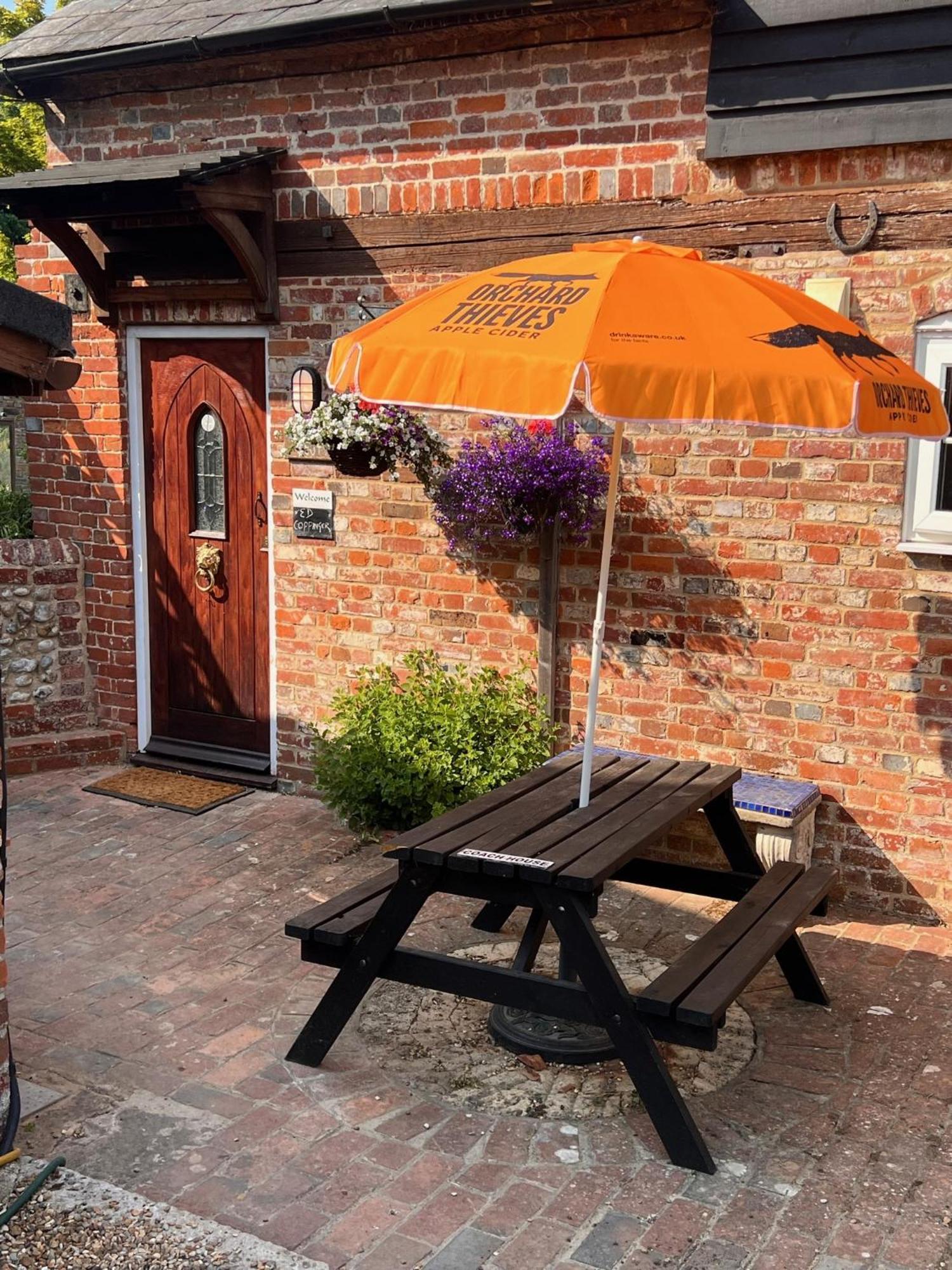 Hunston Mill Self Catering Dog Stay For Free Chichester Buitenkant foto