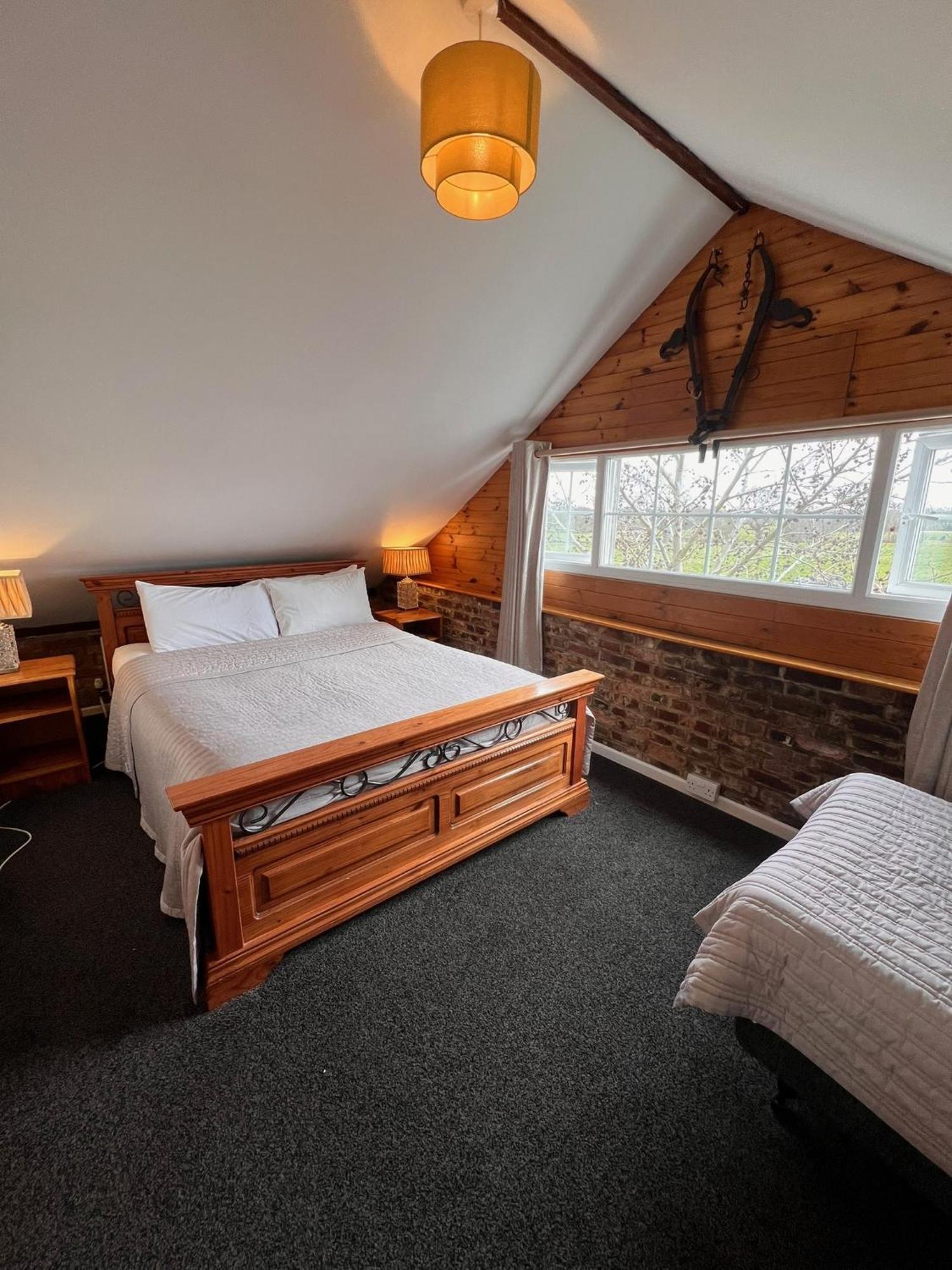 Hunston Mill Self Catering Dog Stay For Free Chichester Buitenkant foto