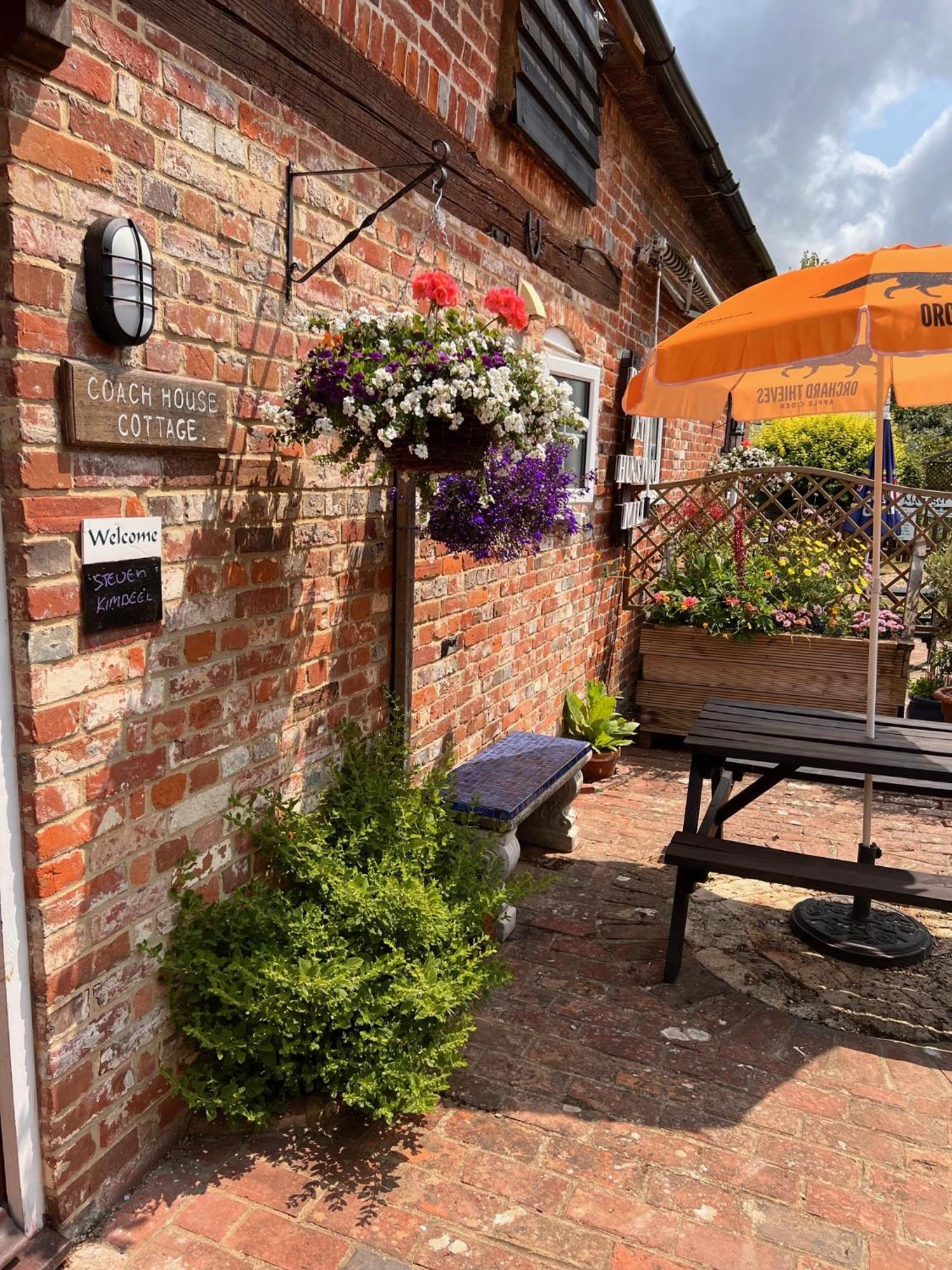 Hunston Mill Self Catering Dog Stay For Free Chichester Buitenkant foto