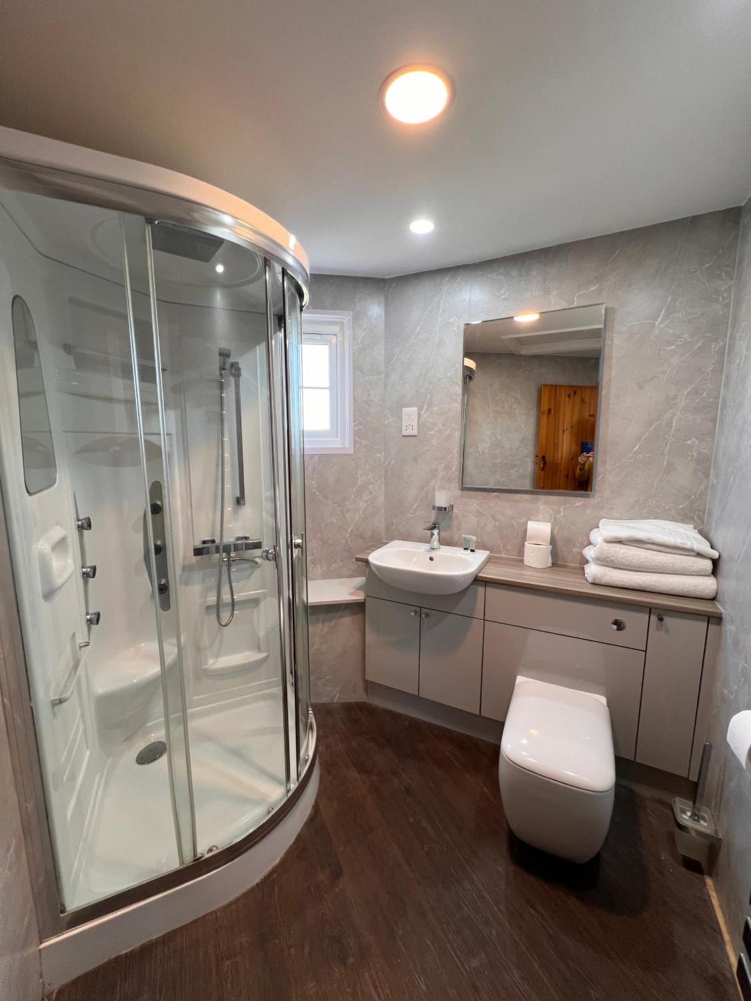 Hunston Mill Self Catering Dog Stay For Free Chichester Buitenkant foto