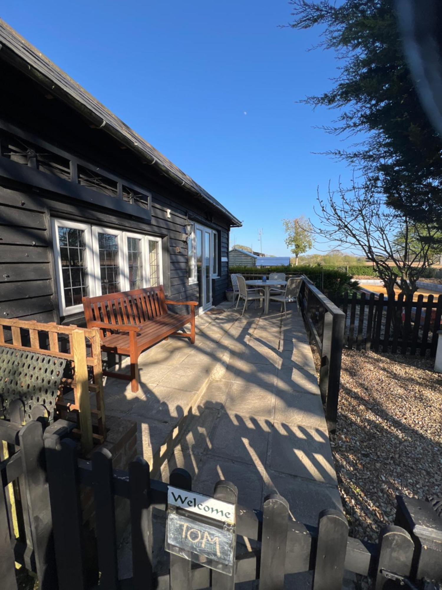 Hunston Mill Self Catering Dog Stay For Free Chichester Buitenkant foto