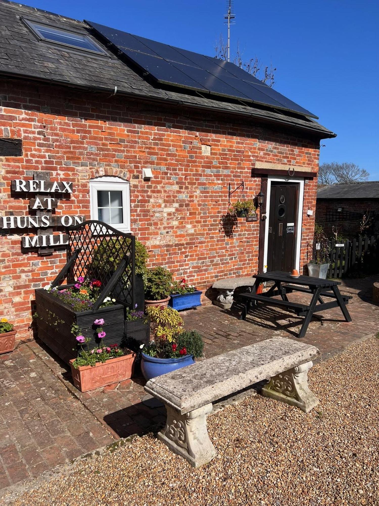 Hunston Mill Self Catering Dog Stay For Free Chichester Buitenkant foto