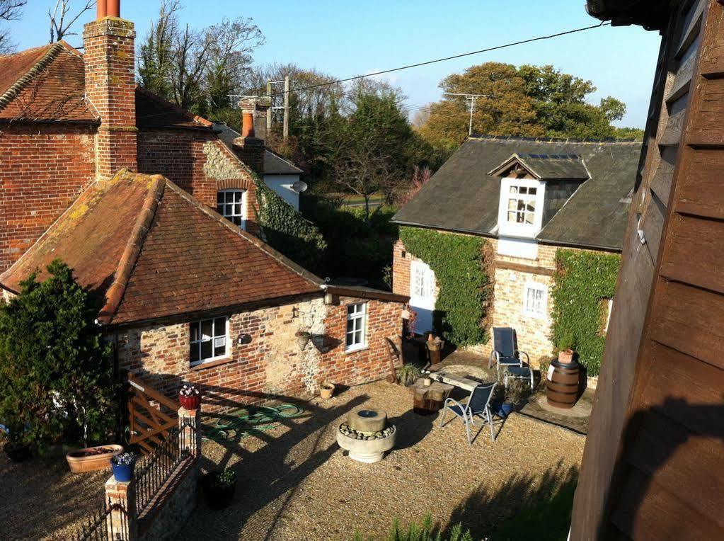 Hunston Mill Self Catering Dog Stay For Free Chichester Buitenkant foto